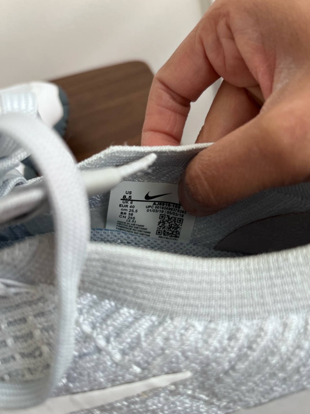 Nike VaporMax Flyknit in White and Silver NWOB - Picture 7 of 7